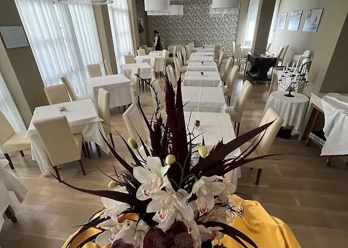 Maison Lalla فندق 4*